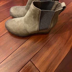 Sorel boots nwot